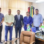 Adriano e presidente da FAMUP convidam prefeitos para sessão sobre redução do FPM