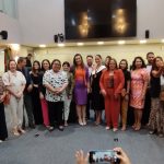 ALPB homenageia a influenciadora digital Diene Toscano com medalha de mérito empresarial