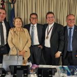 ALPB concede medalha Epitácio Pessoa ao Padre Fabrício durante sessão itinerante em Patos