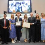 ALPB homenageia empresário John Rodgerson e secretária de Turismo Rosália Lucas