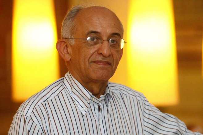 Assembleia aprova Medalha Epitácio Pessoa para o professor e escritor Moaci Alves Carneiro