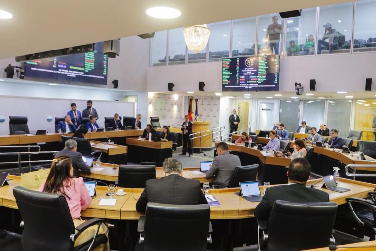 Assembleia aprova projeto que permite a autistas permanência de seu acompanhante terapêutico na escola