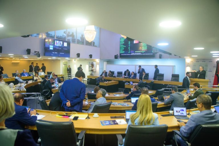 ALPB aprova nomes de Deusdete Queiroga e Taciano Diniz para as vagas de conselheiro do TCE