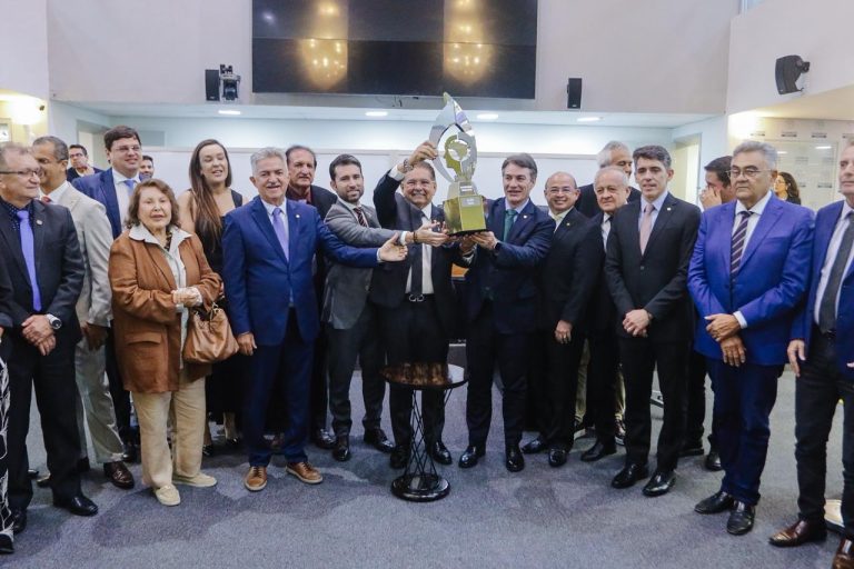 ALPB recebe prêmio Assembleia Cidadã pelo documentário Sociedade Singular