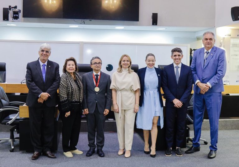 ALPB concede medalha de mérito jurídico ao juiz Ely Jorge Trindade