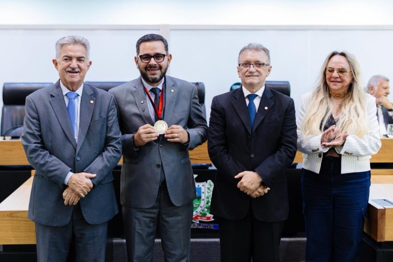 ALPB concede medalha Epitácio Pessoa ao presidente da Cagepa, Marcus Vinícius
