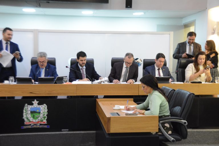 ALPB aprova pacote de projetos que amplia direitos de mães, reforça saúde preventiva e segurança escolar