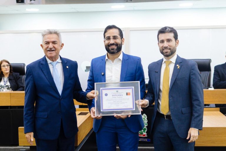 ALPB entrega título de cidadão paraibano ao médico Stênio Lima Sousa