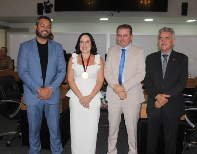 ALPB concede Medalha Epitácio Pessoa à delegada Maíra Roberta e à perita criminal Raquel Azevedo