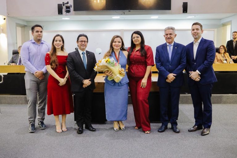 ALPB concede medalha de Mérito Jurídico Tarcísio de Miranda Burity à promotora Ana Maria França