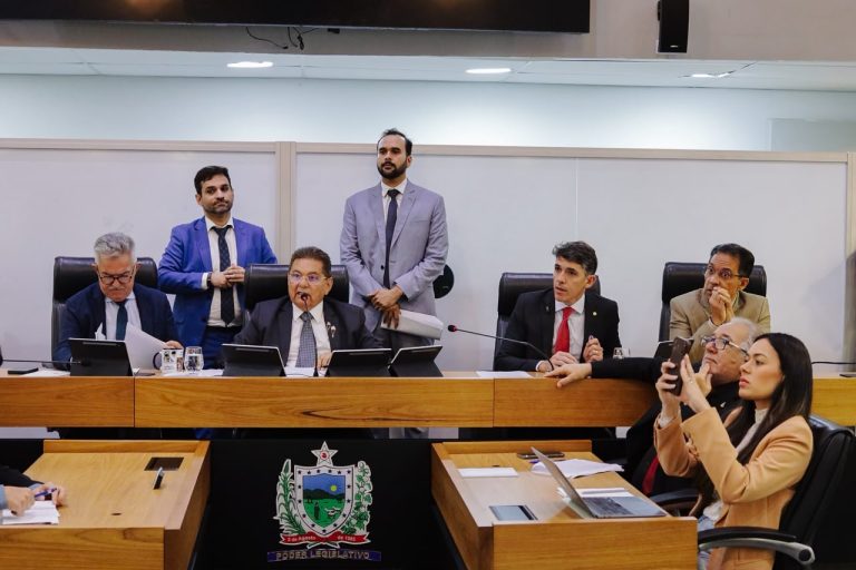 ALPB aprova projeto que proíbe venda de material escolar com conteúdo violento
