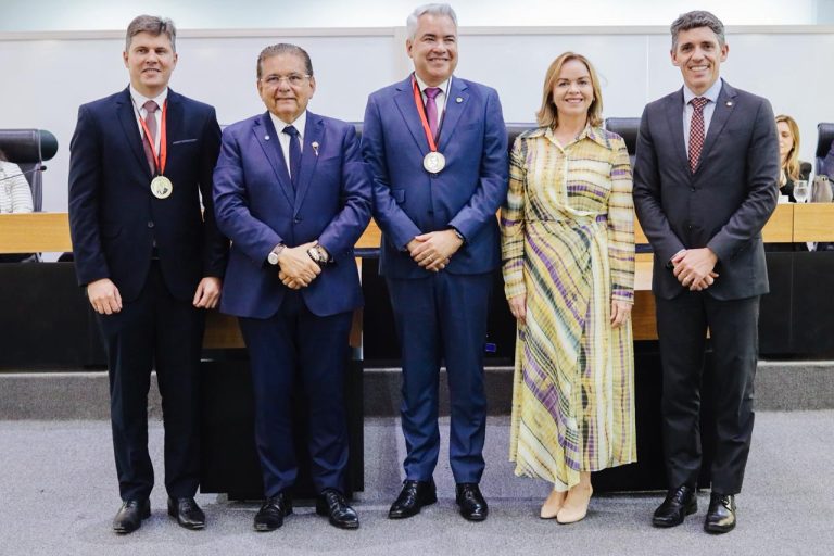 ALPB homenageia contador Alexandre Aureliano e a Conplan