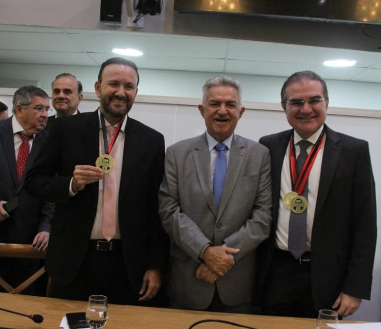 ALPB homenageia advogados Solon Benevides e Allisson Vitalino com medalhas Epitácio Pessoa e Tarcísio de Miranda Burity