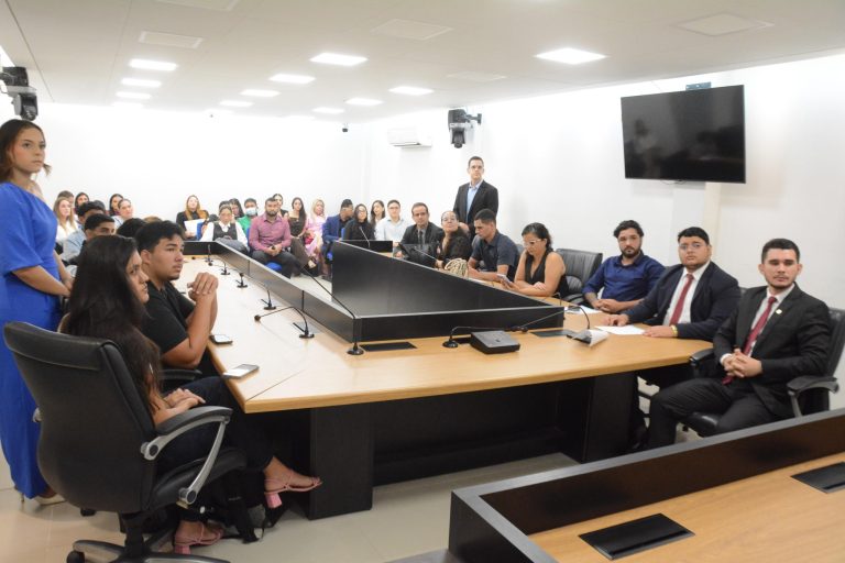 Estudantes de Direito apresentam propostas de projetos de lei durante visita à ALPB