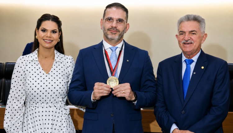 ALPB concede medalha Epitácio Pessoa ao engenheiro Rômulo Polari Filho