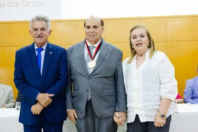 ALPB homenageia médico João Medeiros Filho com Medalha Epitácio Pessoa